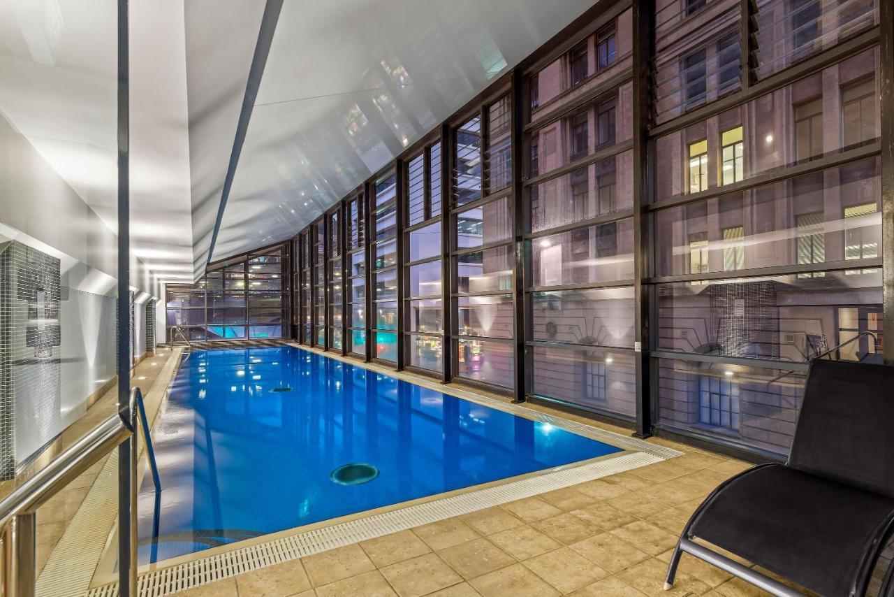 Peppers Waymouth Hotel Adelaide Exterior foto The pool at the hotel