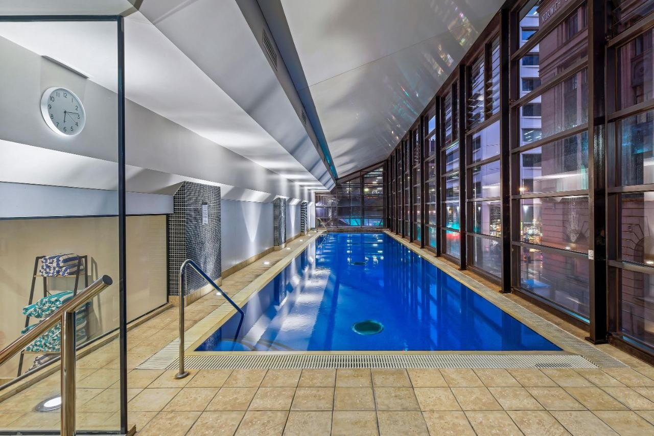 Peppers Waymouth Hotel Adelaide Exterior foto The pool at the Ritz-Carlton, Melbourne